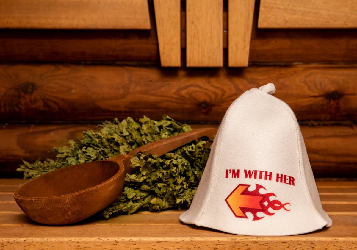 Sauna hat "I'm with her"