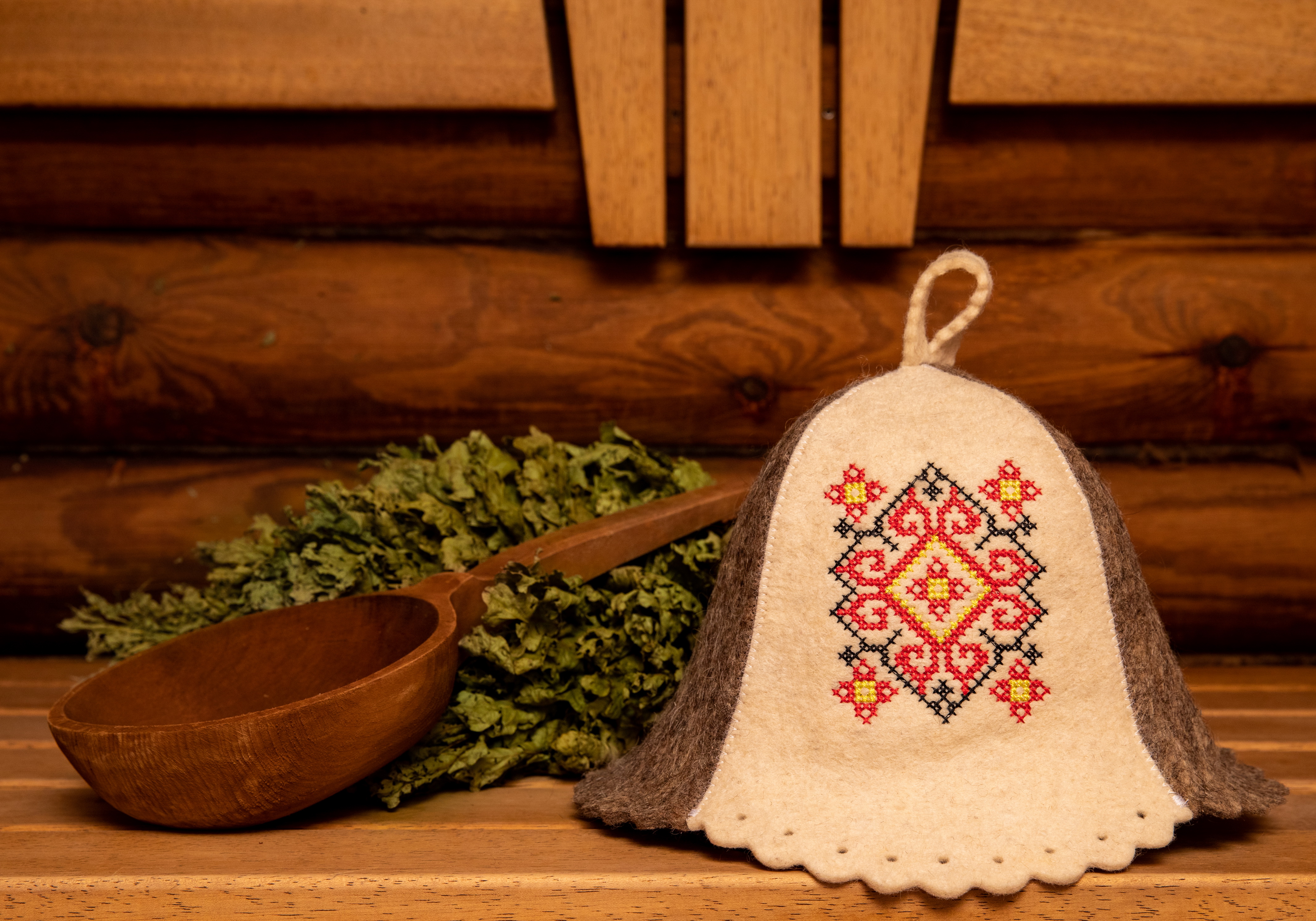 Sauna hat "Ornament red, embroidery"